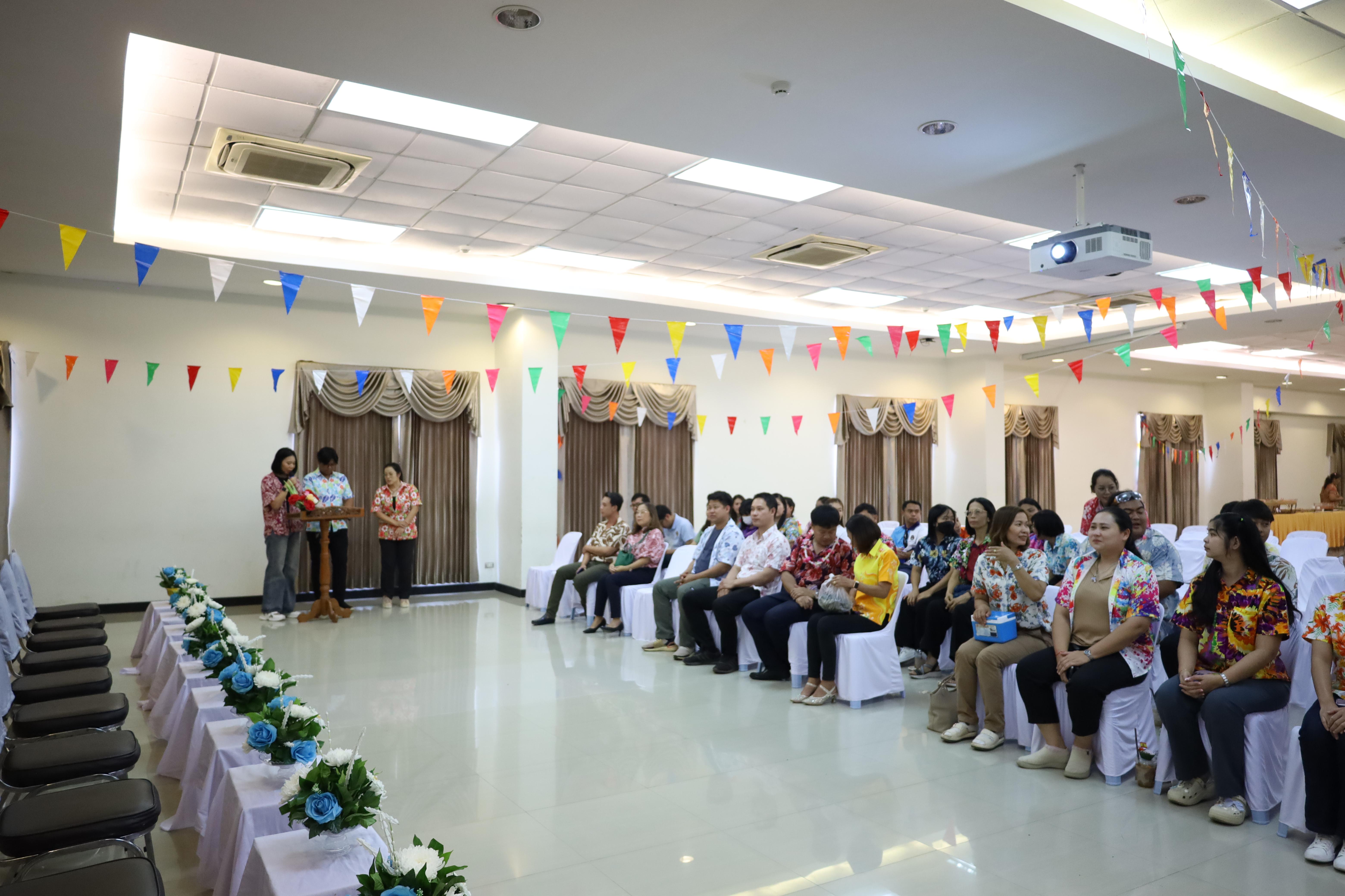 259. วันที่ 26 เมษายน 2568 สาขาการบริหารการศึกษา ได้จัดกิจกรรมรดน้ำดำหัวคณาจารย์ระดับบัณฑิตศึกษา ประจำสาขาการบริหารการศึกษา ณ ห้องประชุมครุร่มสัก 1 ชั้น 3 อาคารคณะครุศาสตร์